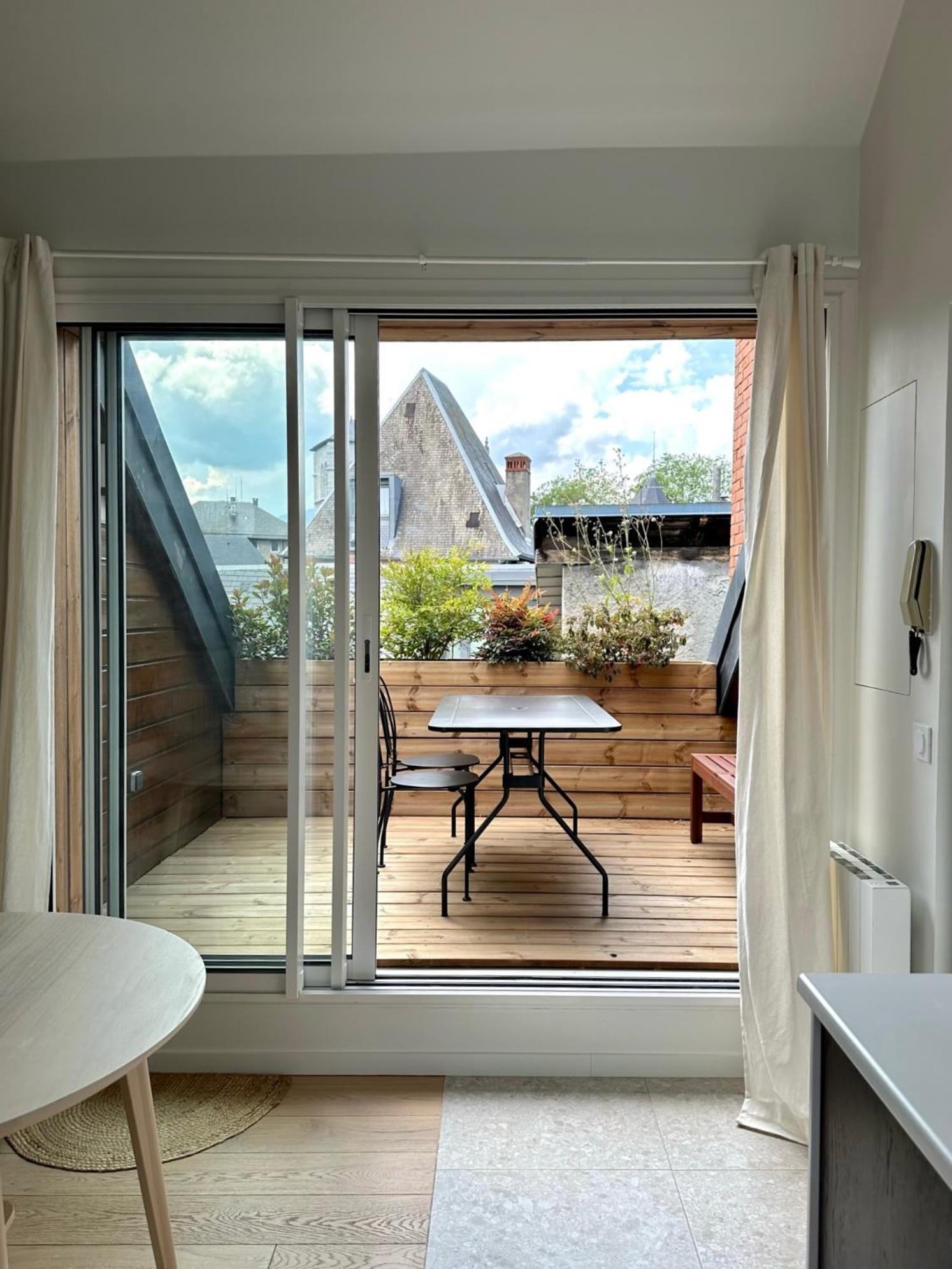 דירות שאמברי Ecrin De Calme Avec Terrasse מראה חיצוני תמונה